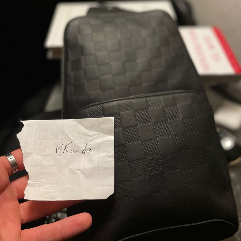 Louis Vuitton Avenue Slingbag